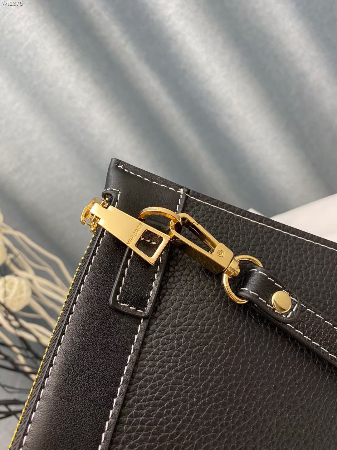 【2024】【VERSACE 公式旗艦店】ヴェルサーチ クラッチバッグ    当日出荷 好評に付き再入荷！29*18CM