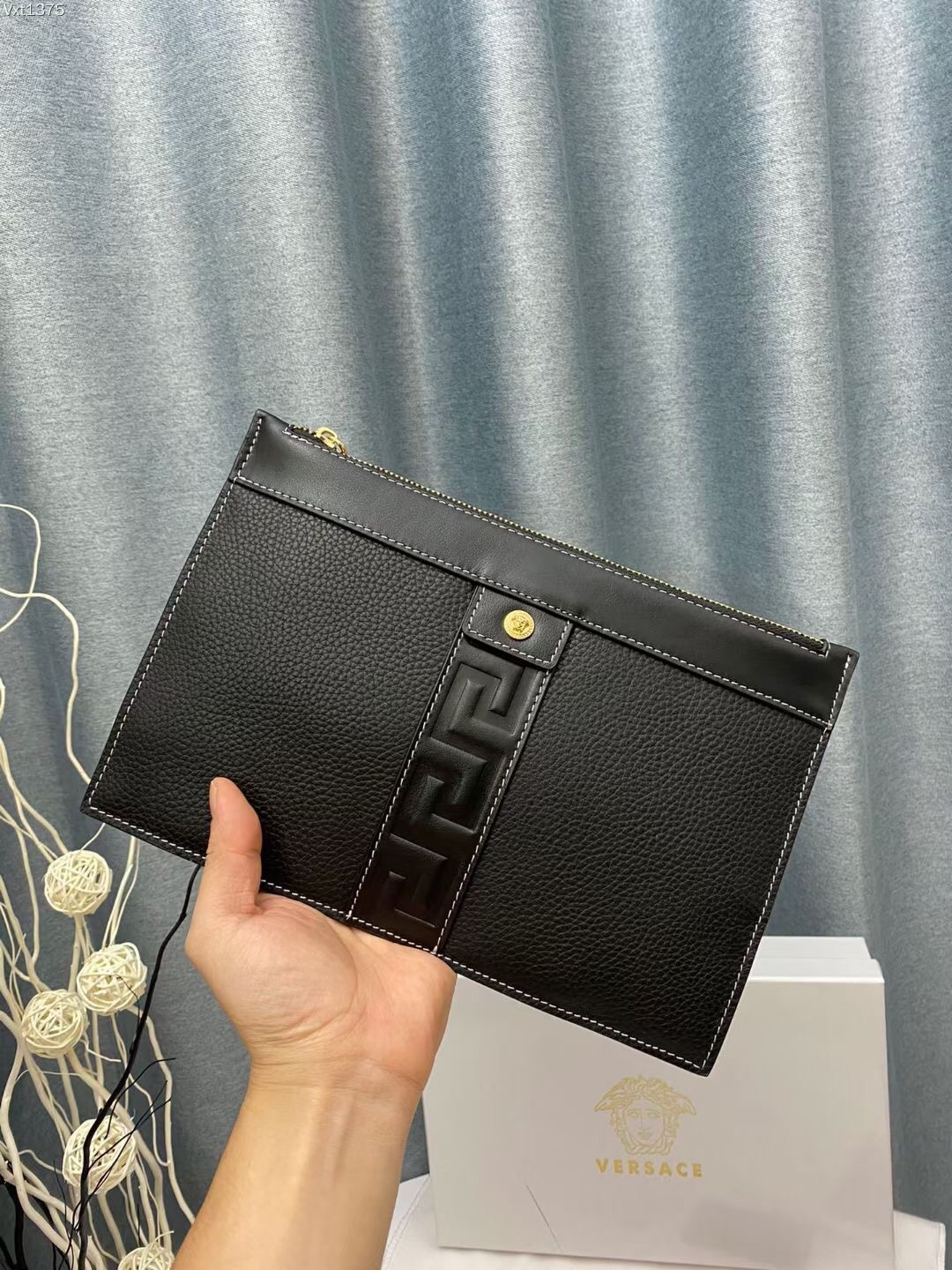 【2024】【VERSACE 公式旗艦店】ヴェルサーチ クラッチバッグ    当日出荷 好評に付き再入荷！29*18CM