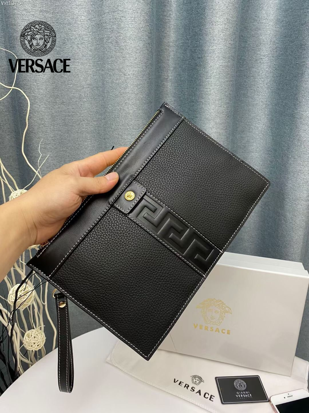【2024】【VERSACE 公式旗艦店】ヴェルサーチ クラッチバッグ    当日出荷 好評に付き再入荷！29*18CM