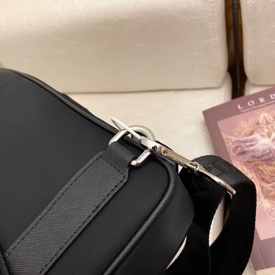 【 PRADA 公式旗艦店】プラダ   胸ポケット  当日出荷 好評に付き再入荷！29*17*6.5CM