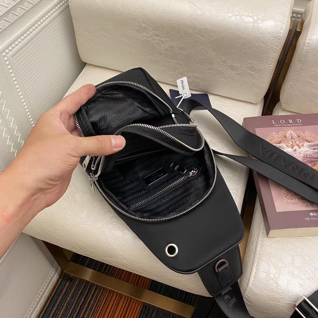【 PRADA 公式旗艦店】プラダ   胸ポケット  当日出荷 好評に付き再入荷！29*17*6.5CM
