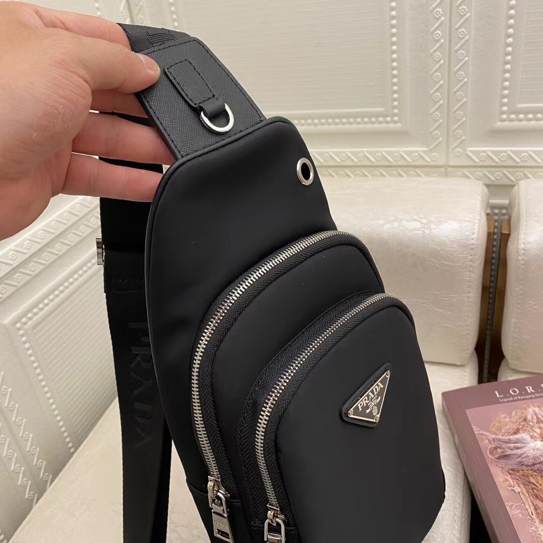 【 PRADA 公式旗艦店】プラダ   胸ポケット  当日出荷 好評に付き再入荷！29*17*6.5CM