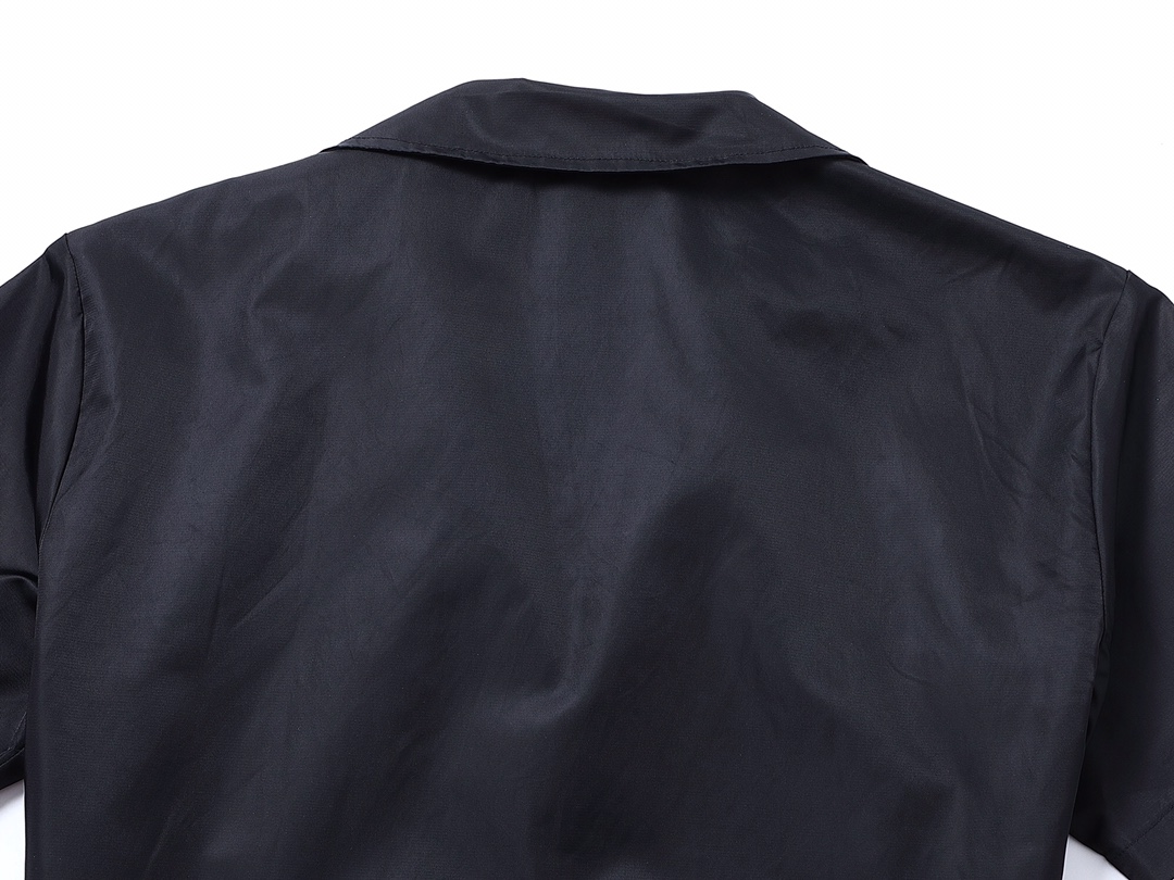 【PRADA  公式旗艦店】プラダ  Tシャツ ご好評に付き再入荷！