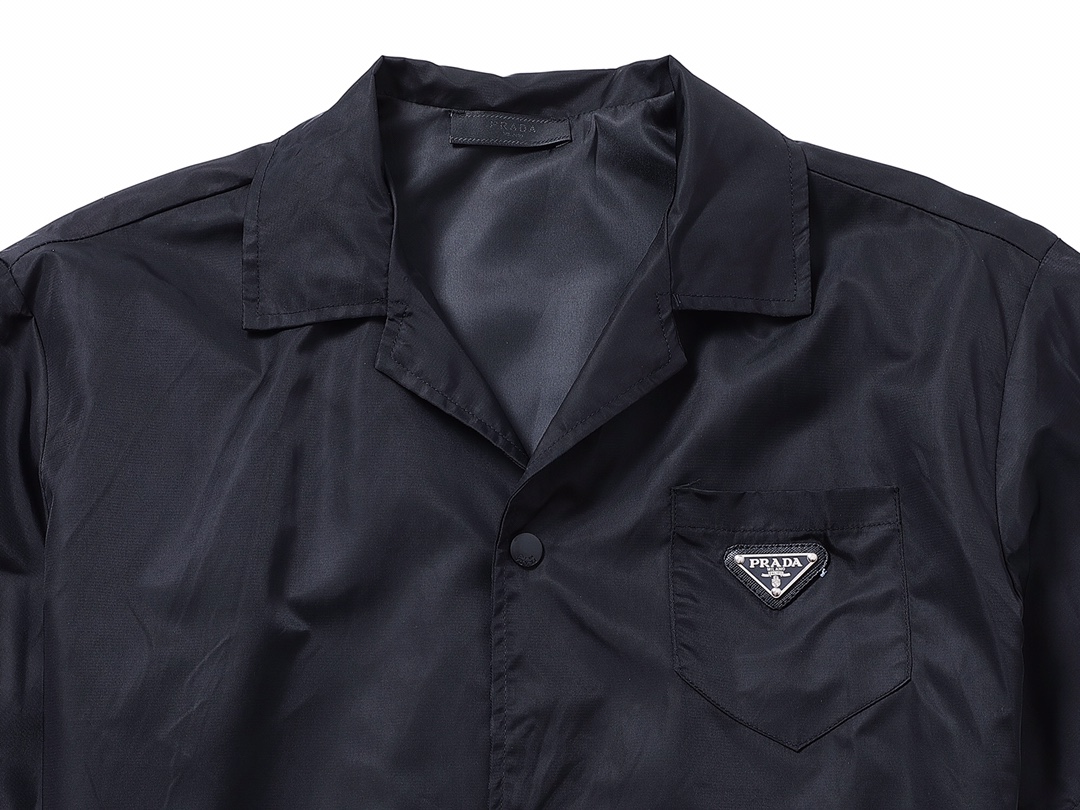 【PRADA  公式旗艦店】プラダ  Tシャツ ご好評に付き再入荷！