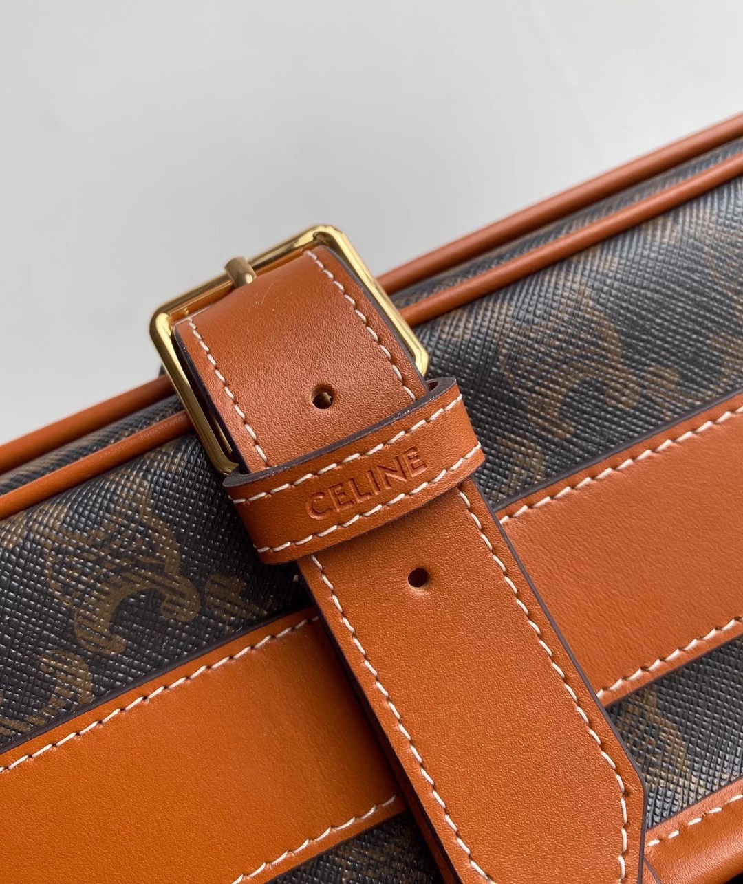 【CELINE 公式 旗艦店】セリーヌ  ショルダーバッグ   出荷 好評に付き再入荷！31*24*9CM