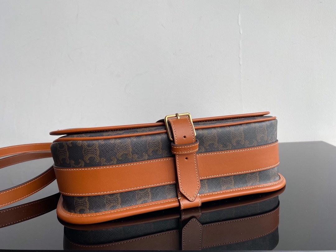 【CELINE 公式 旗艦店】セリーヌ  ショルダーバッグ   出荷 好評に付き再入荷！31*24*9CM