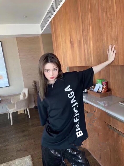 【BALENCIAGA  公式旗艦店】バレンシアガ   Tシャツ ご好評に付き再入荷！