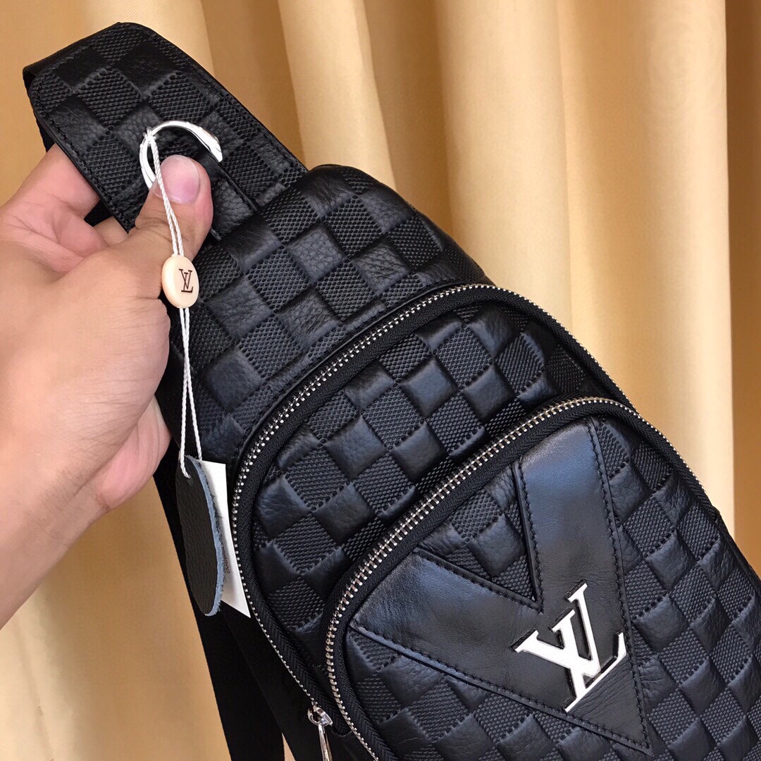 【2024】【LOUIS VUITTON  公式 旗艦店】 ルイヴィトン   胸ポケット当日出荷 好評に付き再入荷！30*18*7CM
