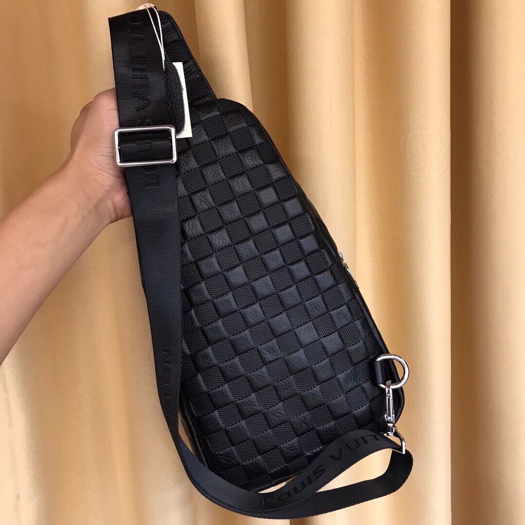 【2024】【LOUIS VUITTON  公式 旗艦店】 ルイヴィトン   胸ポケット当日出荷 好評に付き再入荷！30*18*7CM