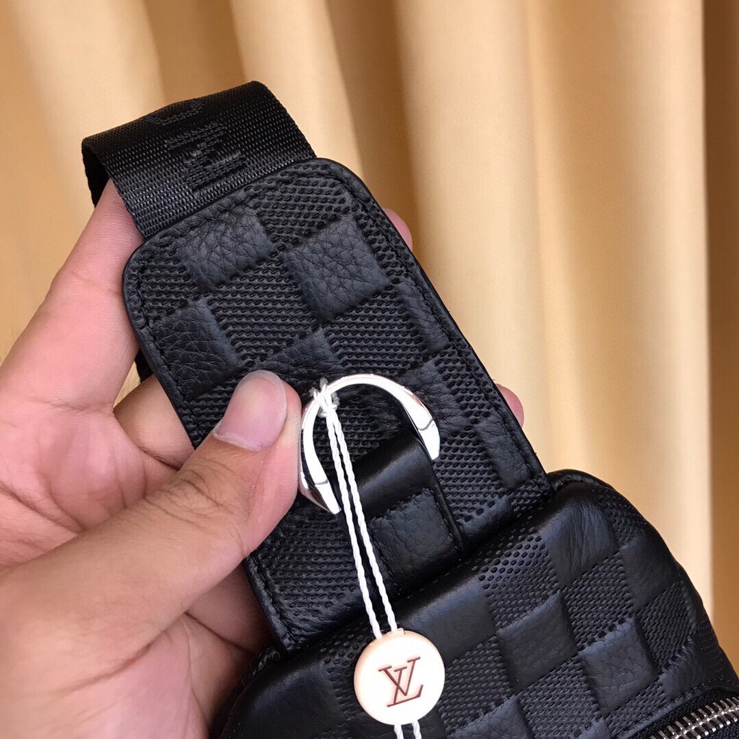 【2024】【LOUIS VUITTON  公式 旗艦店】 ルイヴィトン   胸ポケット当日出荷 好評に付き再入荷！30*18*7CM