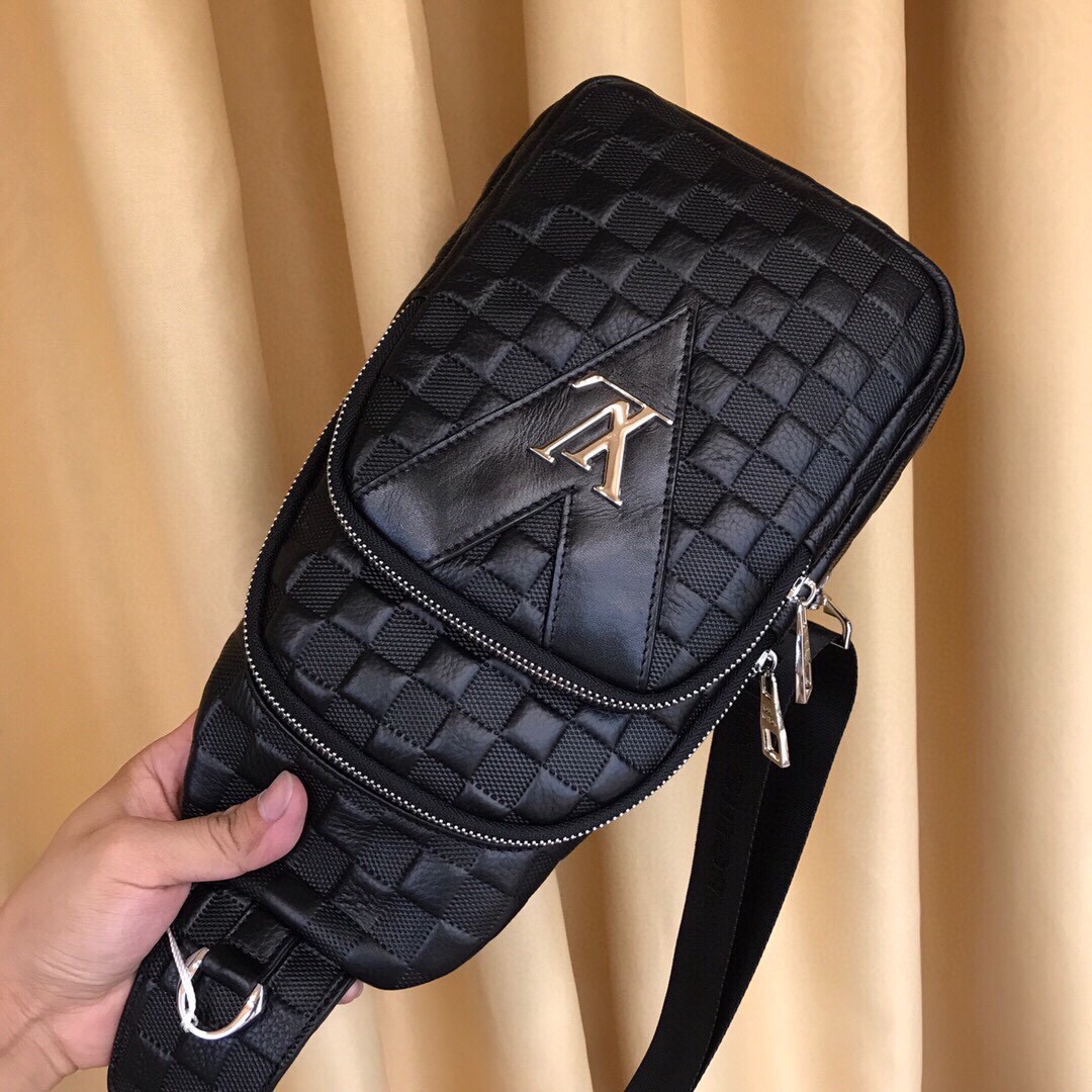 【2024】【LOUIS VUITTON  公式 旗艦店】 ルイヴィトン   胸ポケット当日出荷 好評に付き再入荷！30*18*7CM