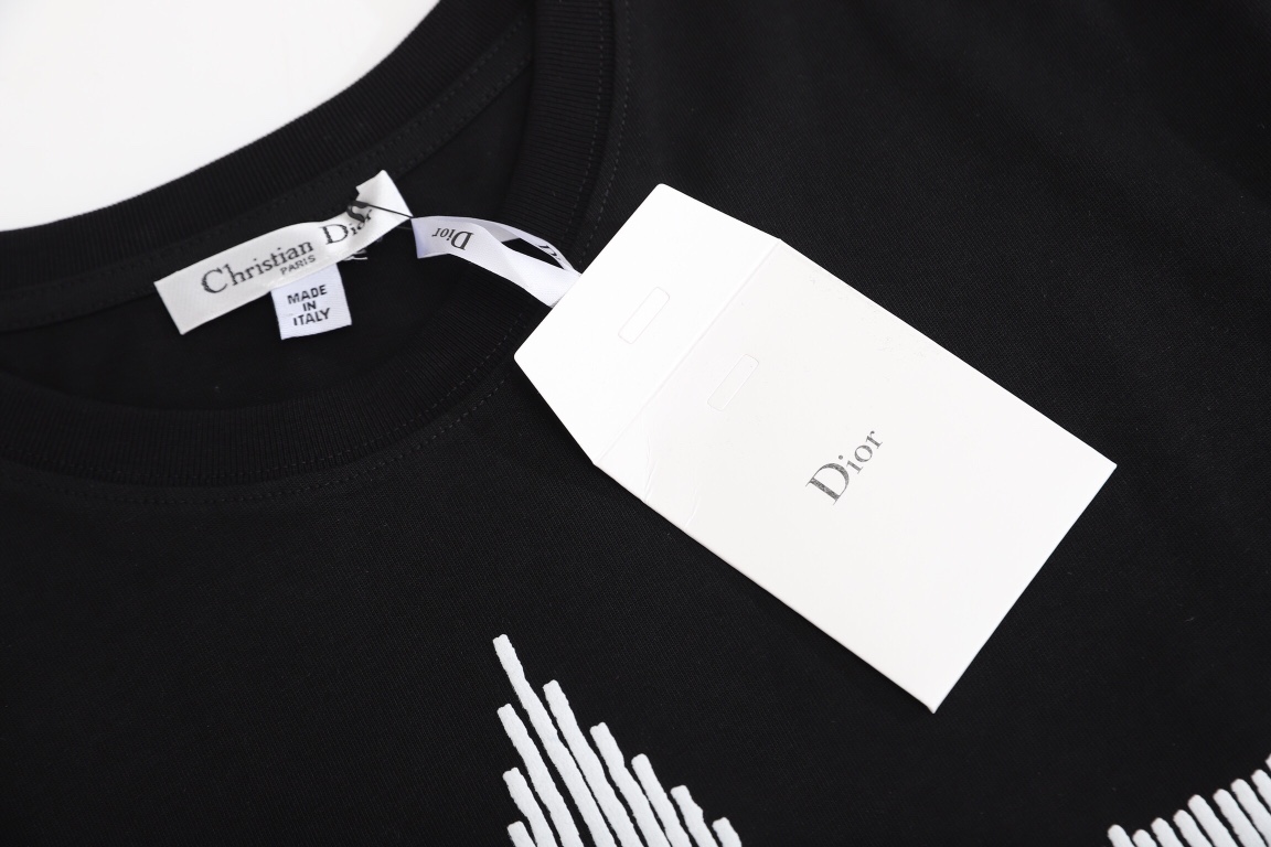 【DIOR 公式旗艦店】ディオール   Tシャツご好評に付き再入荷！
