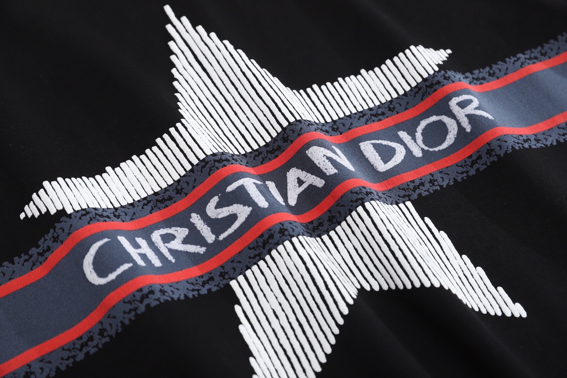【DIOR 公式旗艦店】ディオール   Tシャツご好評に付き再入荷！