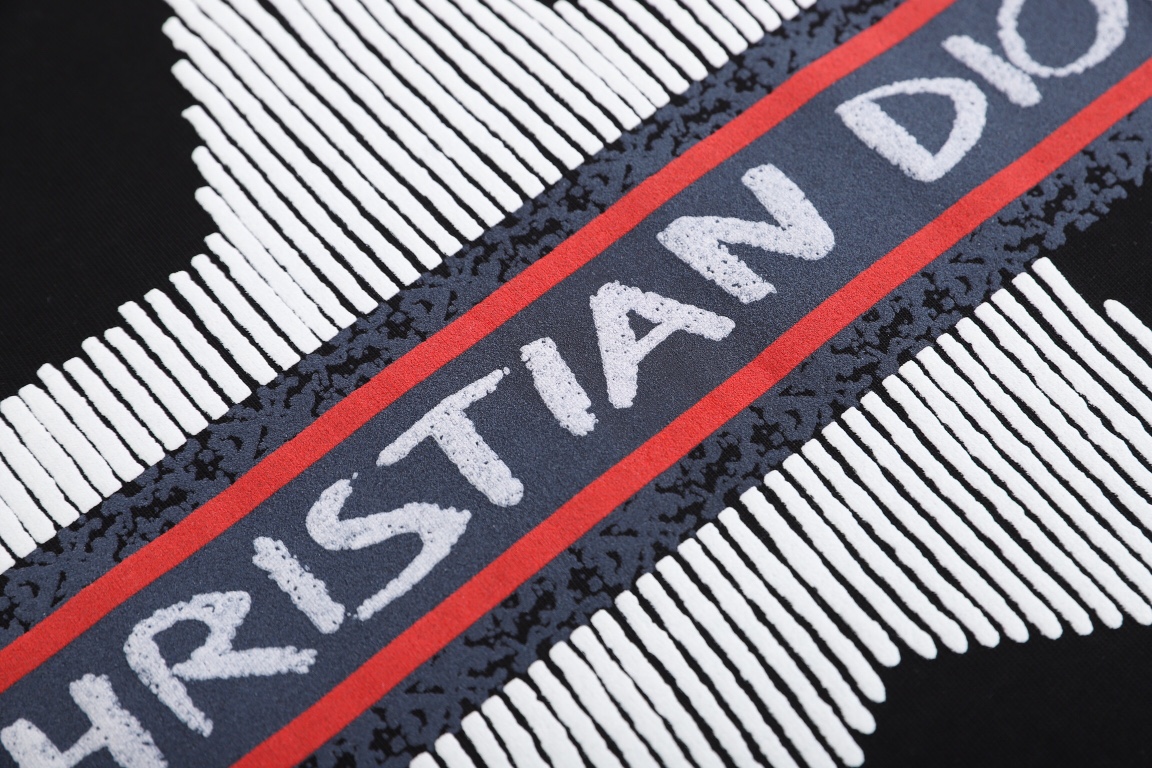 【DIOR 公式旗艦店】ディオール   Tシャツご好評に付き再入荷！