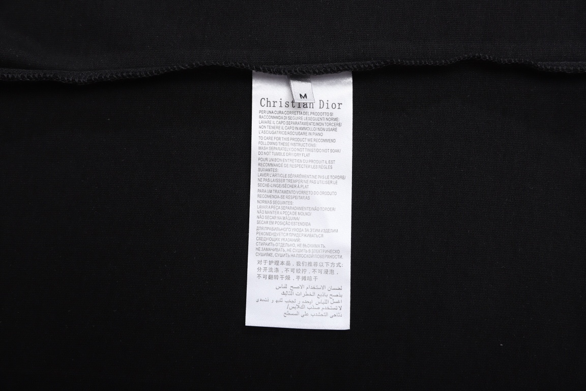 【DIOR 公式旗艦店】ディオール   Tシャツご好評に付き再入荷！