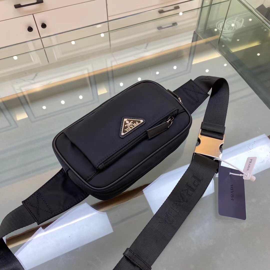 【PRADA  公式旗艦店】プラダ  ウエストポーチ 当日出荷 好評に付き再入荷21*12.5*4.5CM