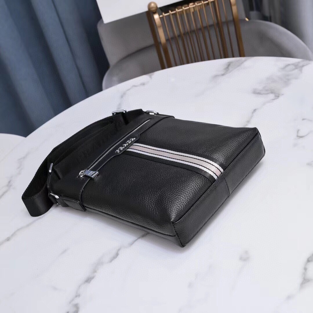 【2024】【 PRADA 公式旗艦店】プラダ  ショルダーバッグ 当日出荷 好評に付き再入荷！23*27*5CM