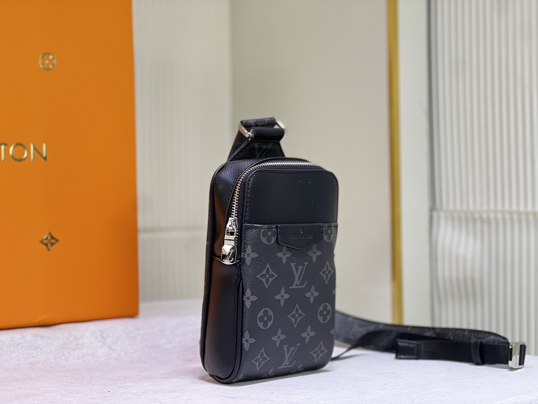 【2024】【LOUIS VUITTON  公式 旗艦店】 ルイヴィトン   胸ポケット当日出荷 好評に付き再入荷！13*21*5CM