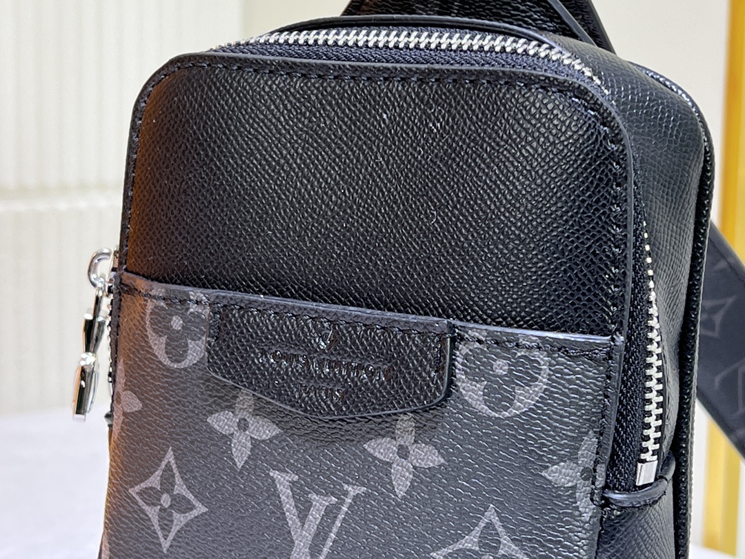 【2024】【LOUIS VUITTON  公式 旗艦店】 ルイヴィトン   胸ポケット当日出荷 好評に付き再入荷！13*21*5CM