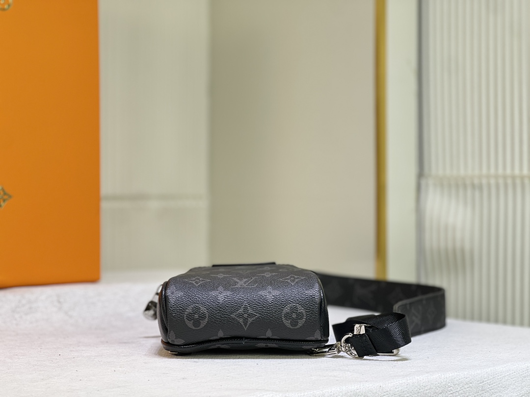 【2024】【LOUIS VUITTON  公式 旗艦店】 ルイヴィトン   胸ポケット当日出荷 好評に付き再入荷！13*21*5CM