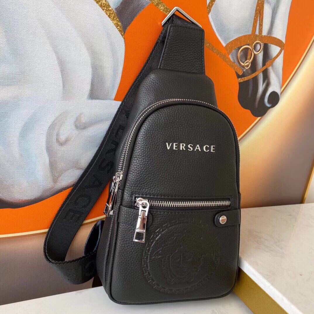 【VERSACE  公式 旗艦店】ヴェルサーチ  胸ポケット当日出荷 好評に付き再入荷！29*16*6CM