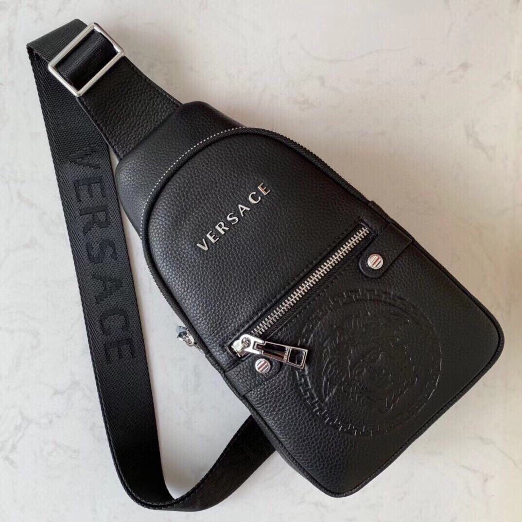 【VERSACE  公式 旗艦店】ヴェルサーチ  胸ポケット当日出荷 好評に付き再入荷！29*16*6CM
