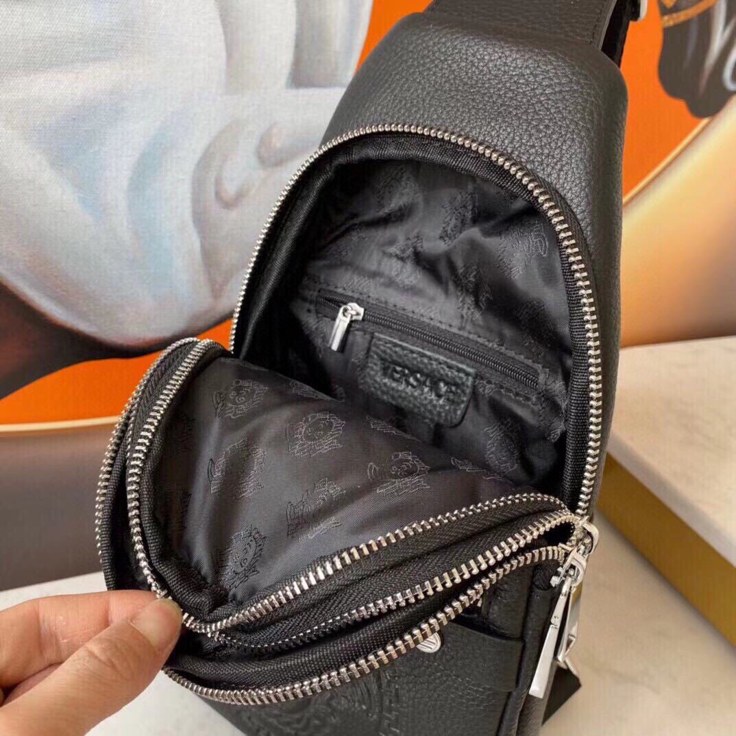 【VERSACE  公式 旗艦店】ヴェルサーチ  胸ポケット当日出荷 好評に付き再入荷！29*16*6CM