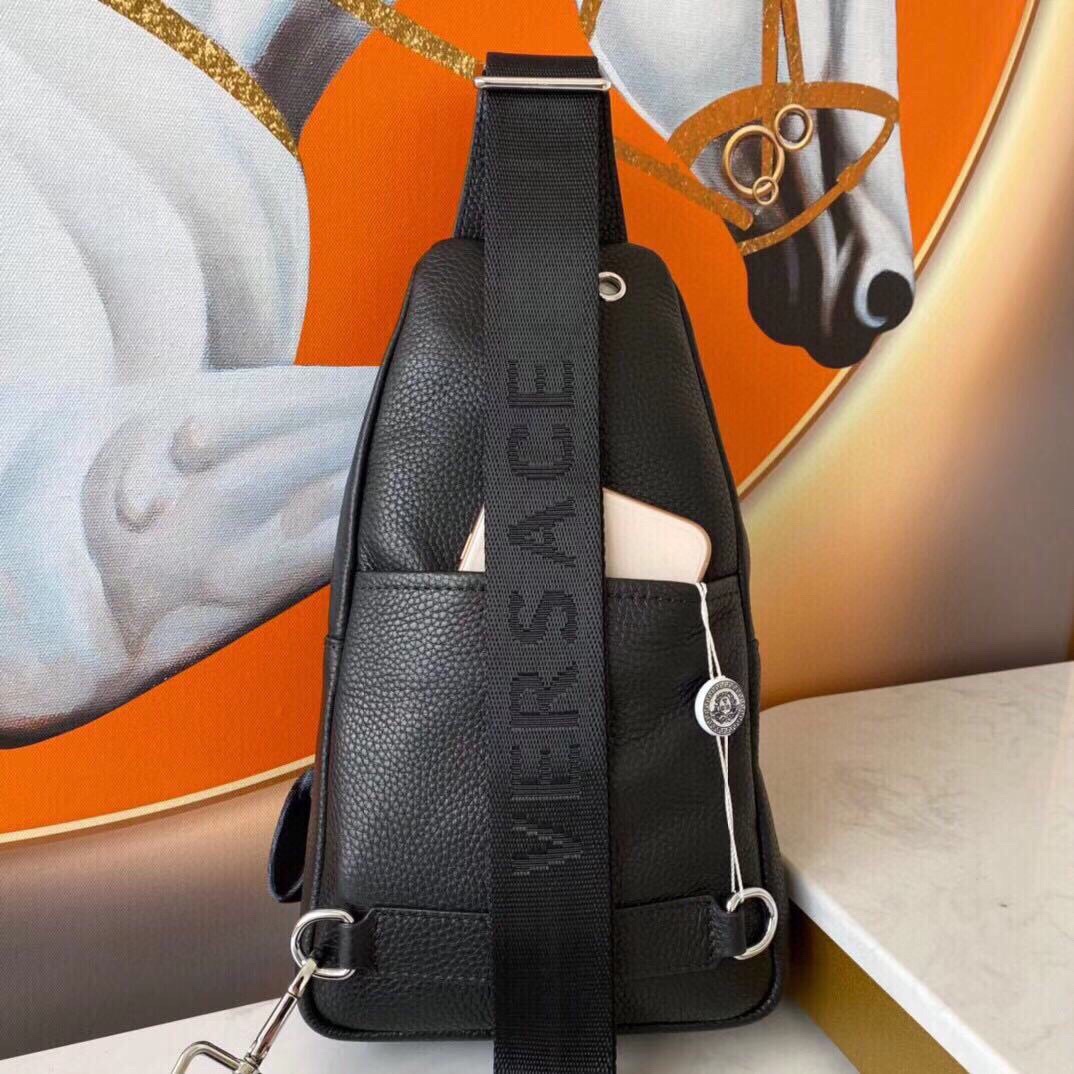 【VERSACE  公式 旗艦店】ヴェルサーチ  胸ポケット当日出荷 好評に付き再入荷！29*16*6CM