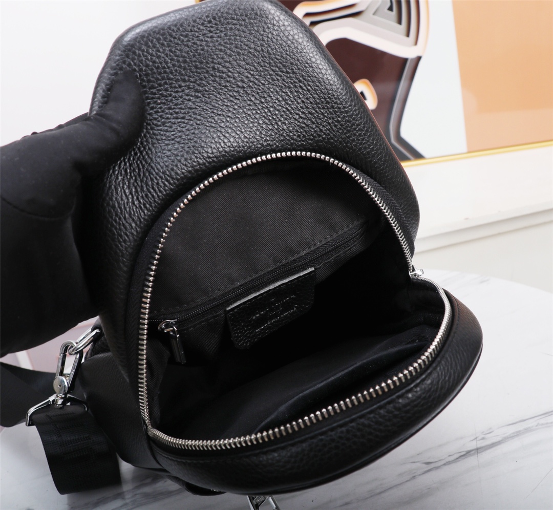 【2024】LV【LOUIS VUITTON  公式 旗艦店】 ルイヴィトン   胸ポケット当日出荷 好評に付き再入荷！29*16*6CM