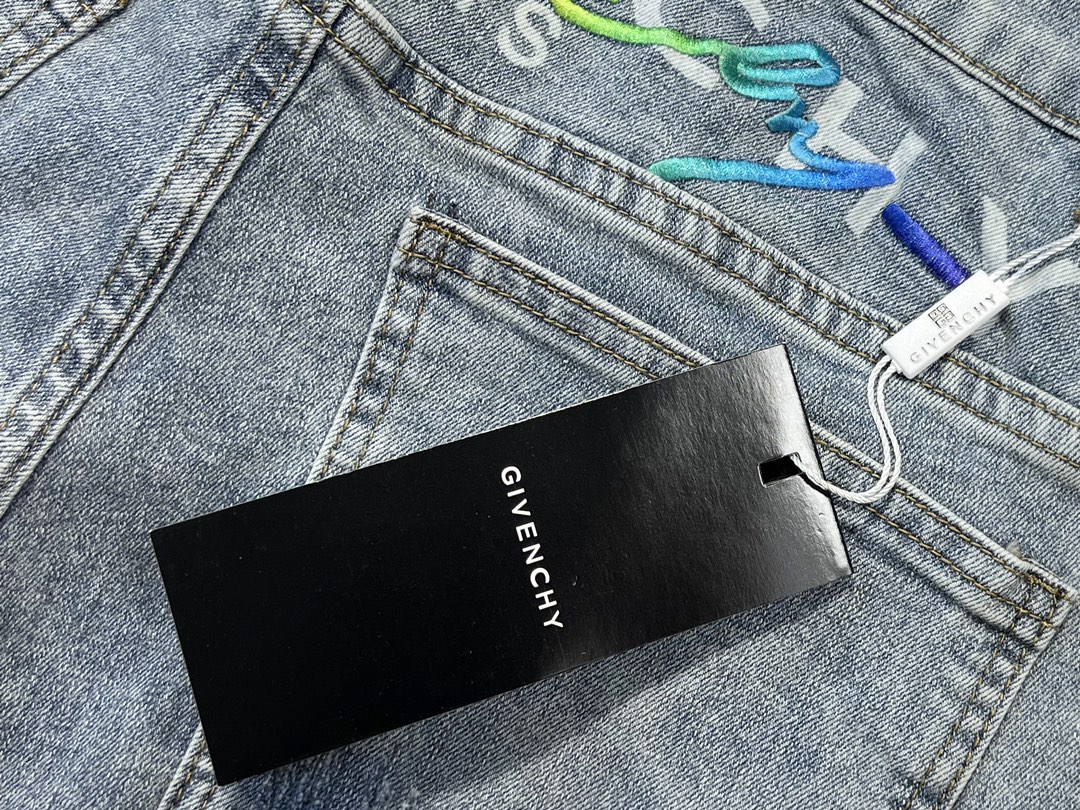 【2024】【 GIVENCHY   公式旗艦店】 ジバンシー  ジーパン  ご好評に付き再入荷！