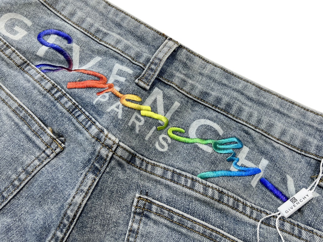 【2024】【 GIVENCHY   公式旗艦店】 ジバンシー  ジーパン  ご好評に付き再入荷！