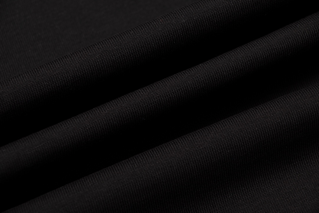 【PRADA  公式旗艦店】プラダ  Tシャツ ご好評に付き再入荷！