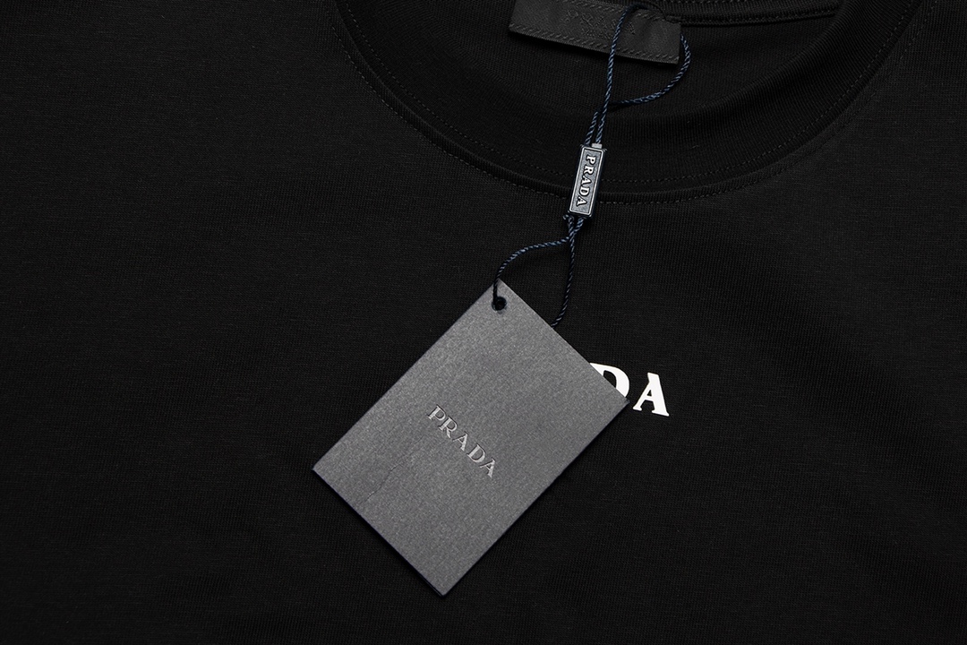 【PRADA  公式旗艦店】プラダ  Tシャツ ご好評に付き再入荷！