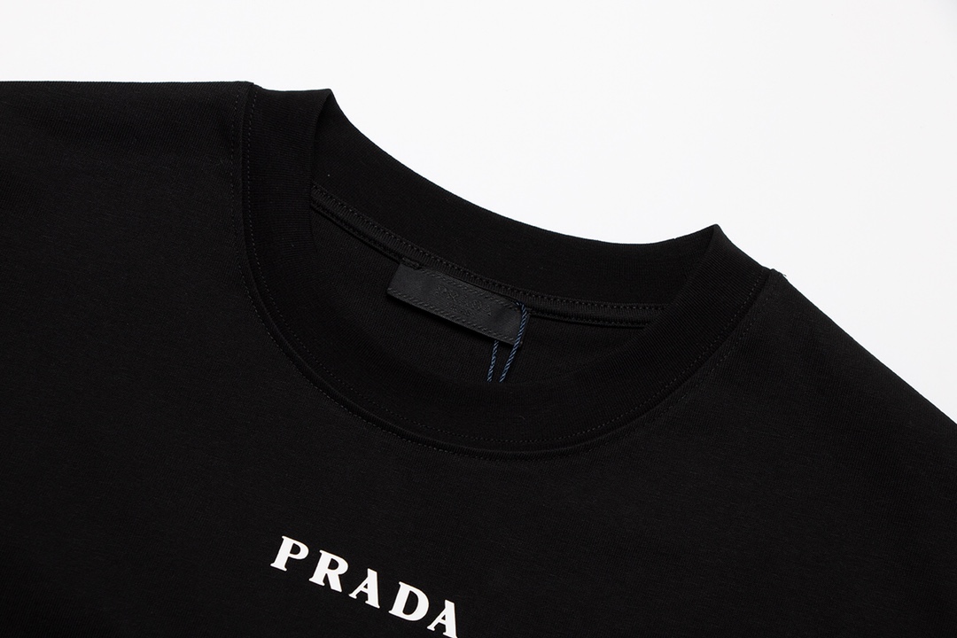 【PRADA  公式旗艦店】プラダ  Tシャツ ご好評に付き再入荷！