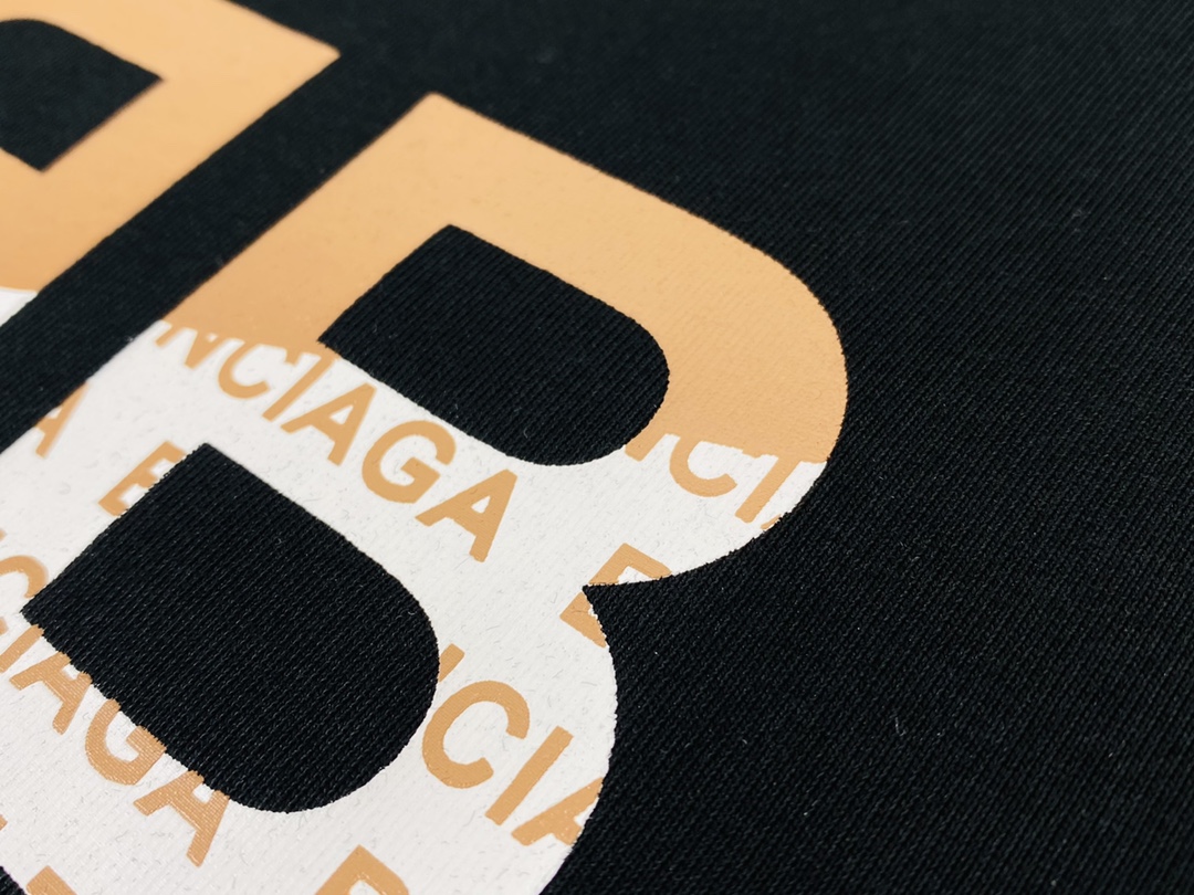 【2024】【BALENCIAGA  公式旗艦店】バレンシアガ   Tシャツ ご好評に付き再入荷！