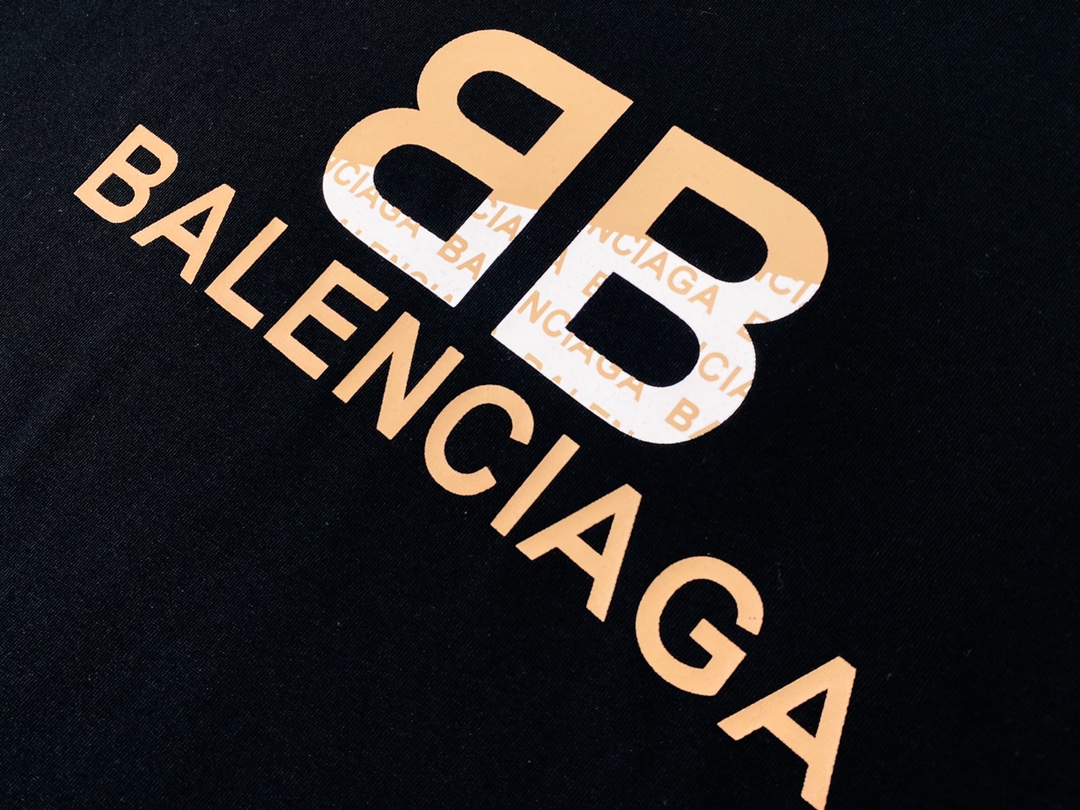 【2024】【BALENCIAGA  公式旗艦店】バレンシアガ   Tシャツ ご好評に付き再入荷！