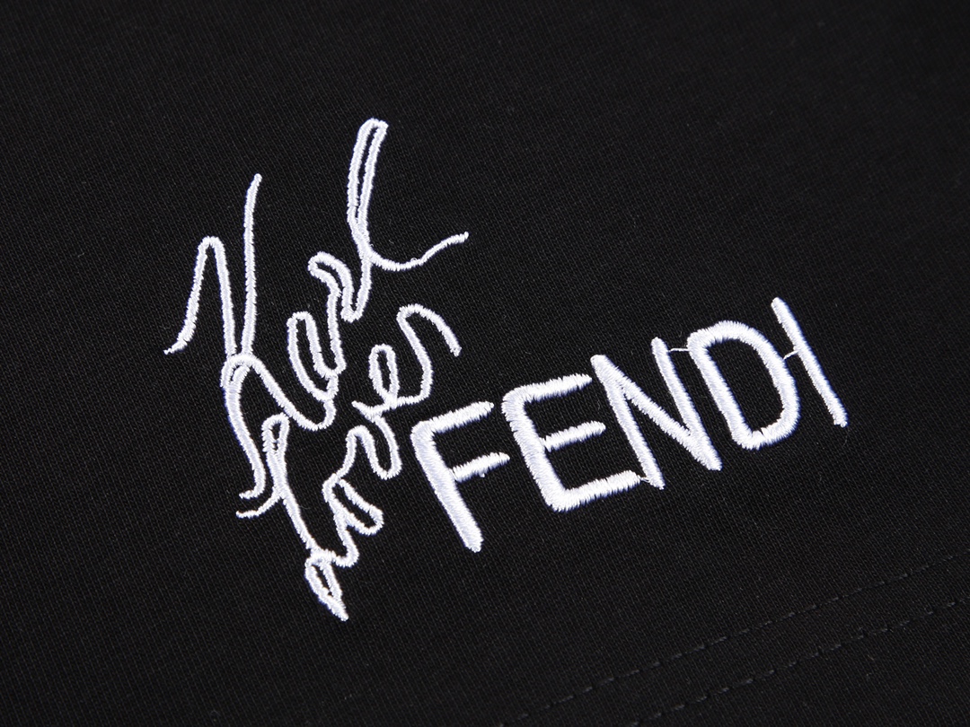【 FENDI   公式旗艦店】フェンディ   Tシャツ ご好評に付き再入荷！