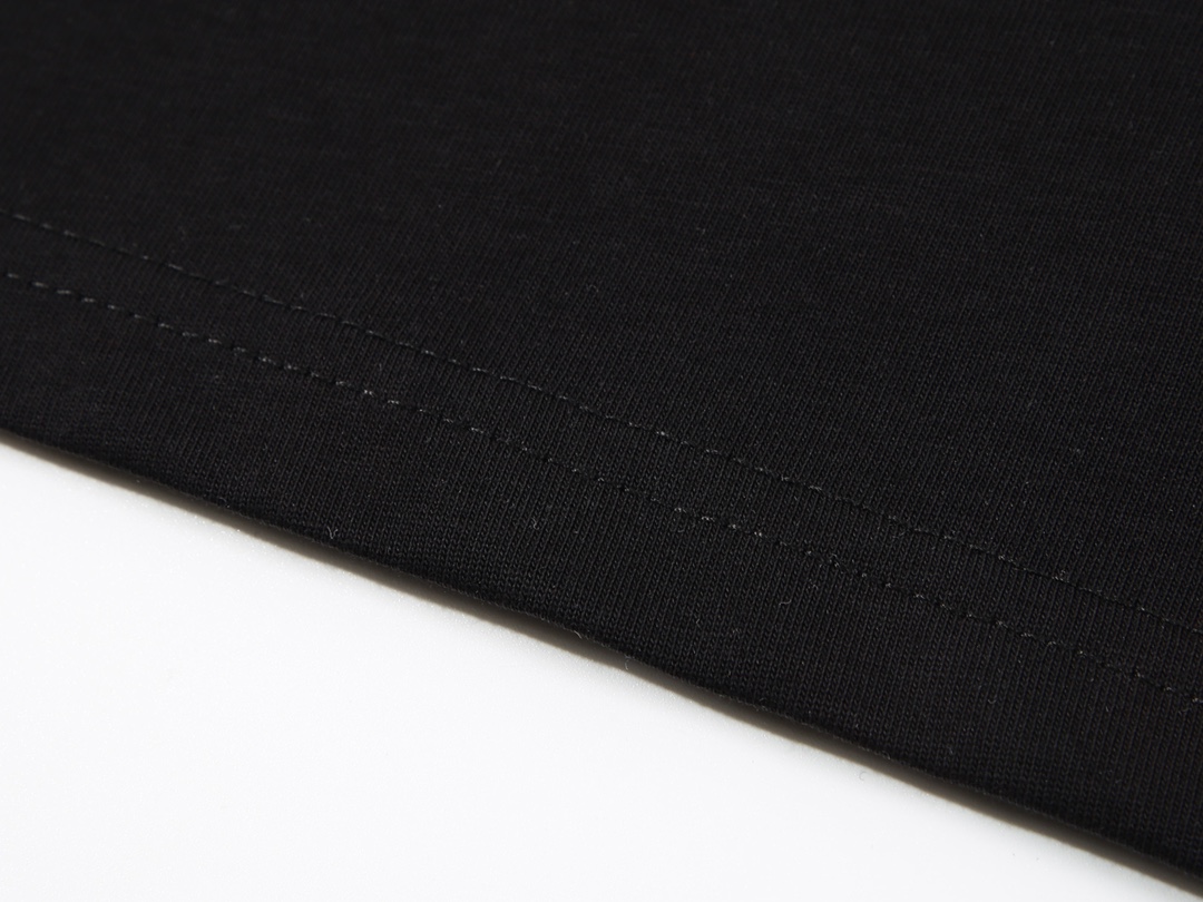 【 FENDI   公式旗艦店】フェンディ   Tシャツ ご好評に付き再入荷！