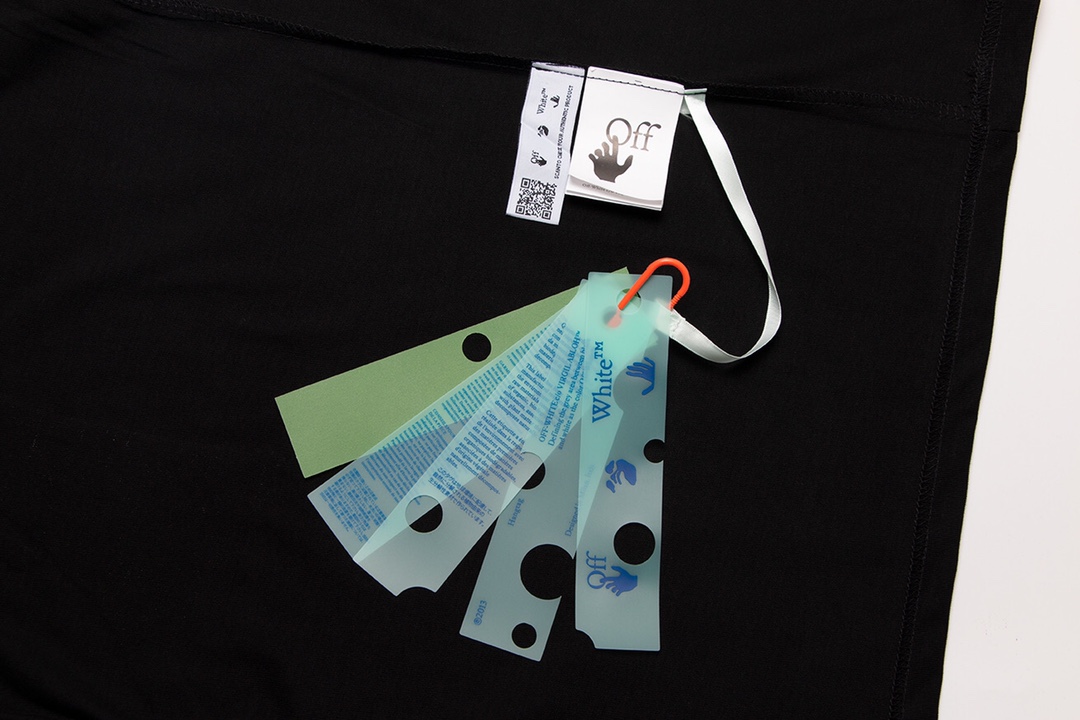 【2024】【OFF-WHITE  公式旗艦店】オフホワイト   Tシャツ  ご好評に付き再入荷！