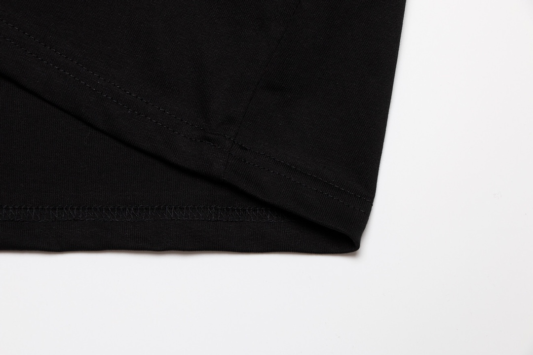 【2024】【OFF-WHITE  公式旗艦店】オフホワイト   Tシャツ  ご好評に付き再入荷！