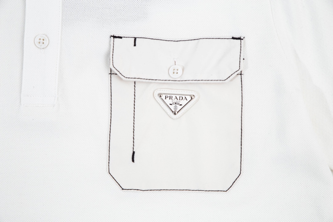 【2024】【 PRADA  公式旗艦店】プラダ    Tシャツ ご好評に付き再入荷！