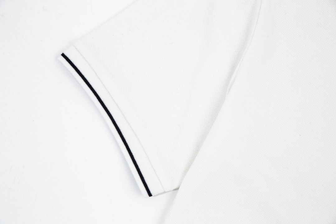 【2024】【 PRADA  公式旗艦店】プラダ    Tシャツ ご好評に付き再入荷！