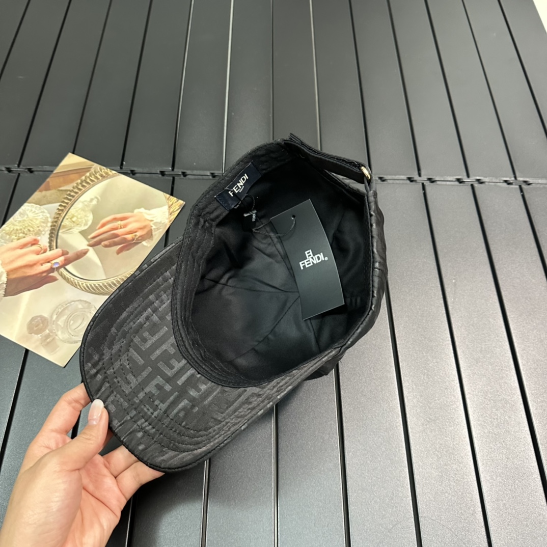 【FENDI  フェンディ】【数量限定】 野球帽 / ハット