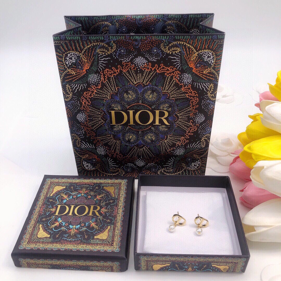 【DIOR】 ディオール  ファッションスタイルのイヤリング