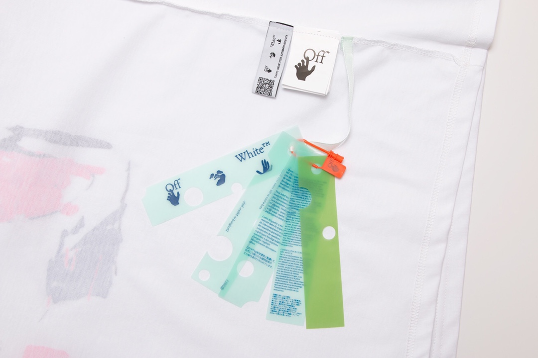 【OFF-WHITE  公式旗艦店】オフホワイト   Tシャツ  ご好評に付き再入荷！