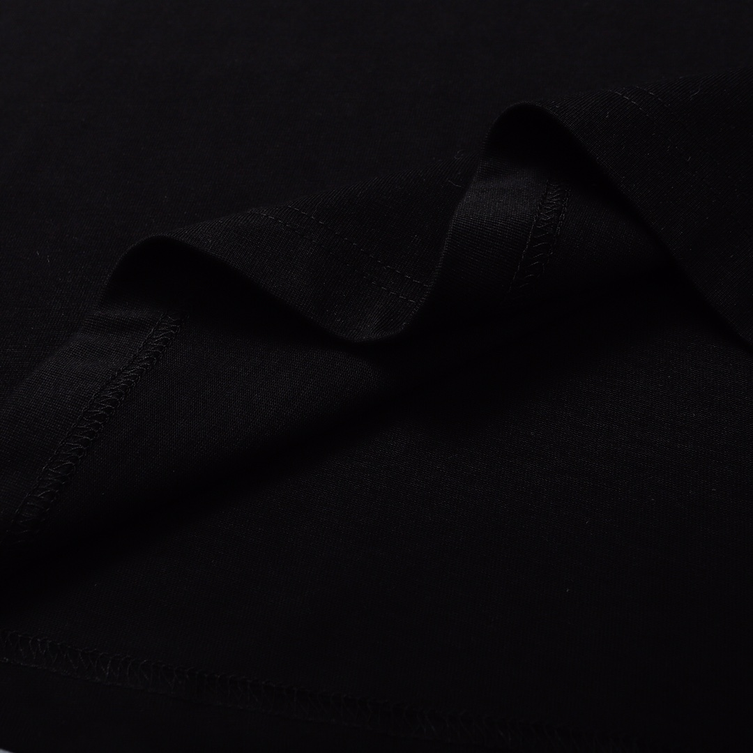 【CHROME HEARTS  公式旗艦店】クロムハーツ   Tシャツ ご好評に付き再入荷！黒  白