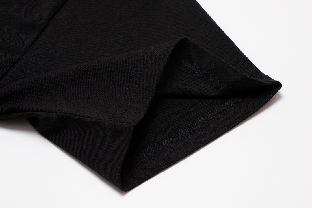 【OFF-WHITE  公式旗艦店】オフホワイト    Tシャツご好評に付き再入荷！