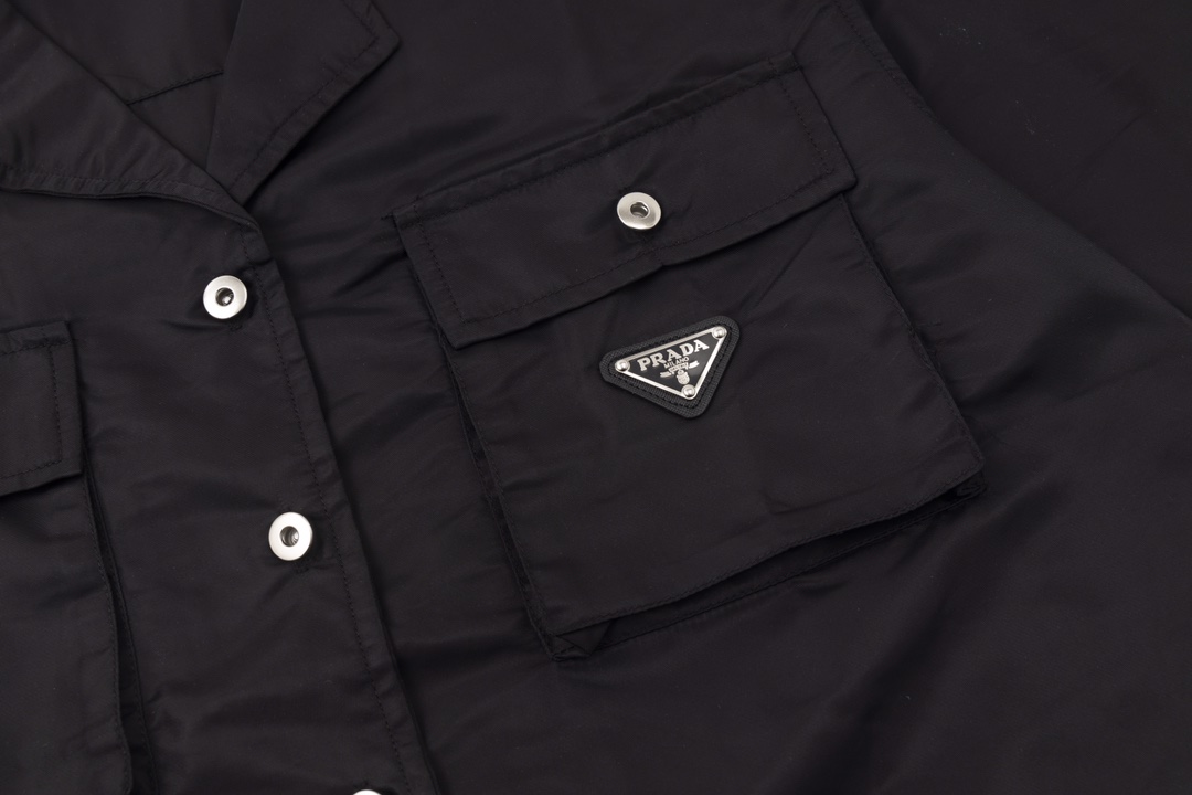 【2024】【PRADA    公式旗艦店】プラダ   半袖シャツ  ご好評に付き再入荷！