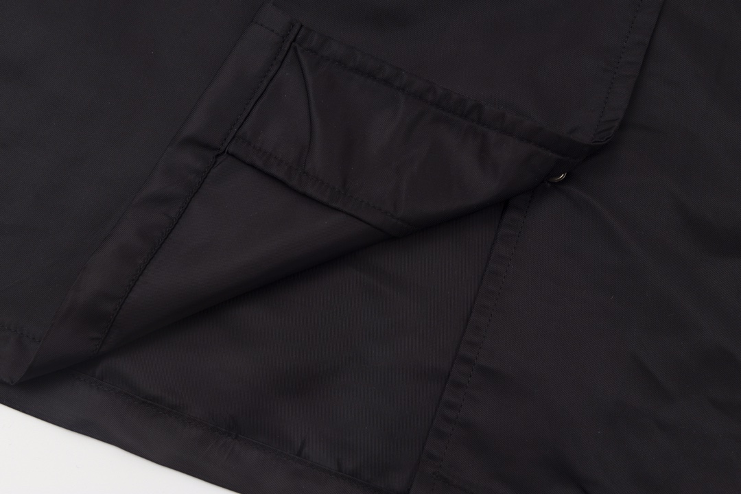 【2024】【PRADA    公式旗艦店】プラダ   半袖シャツ  ご好評に付き再入荷！