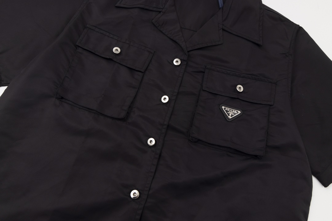 【2024】【PRADA    公式旗艦店】プラダ   半袖シャツ  ご好評に付き再入荷！